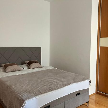 Stan Na Dan Centar Banja Luka Apartment Exterior photo
